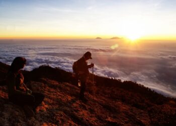 Pendakian Diantara Pesona Indah dan Sisi Mistik Gunung Lawu