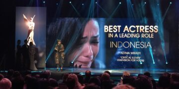 Adinia Wirasti Rebut Best Actress pada Ajang AAA 2018
