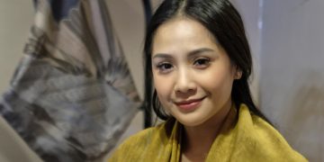 Sebelum Berlibur, Nagita Slavina Perkenalkan Scarf Rancangannya