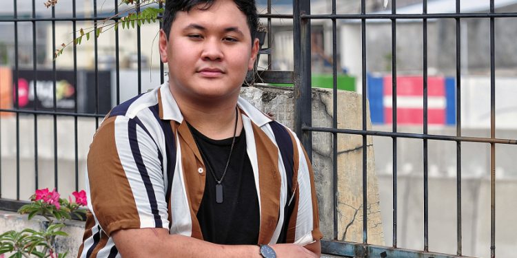 Francis Karel, Rising Star Baru Di Konser MOXV