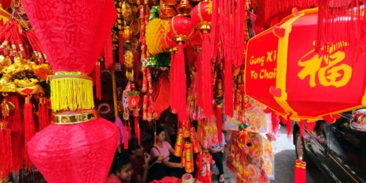 Jelang Imlek, Glodok Diserbu Pembeli