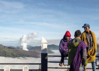 Mengenal Pesan dan Makna Sarung Perempuan Suku Tengger