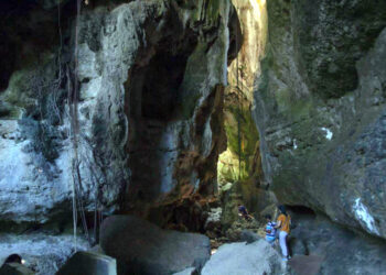 Gua Batu Cermin Labuan Bajo