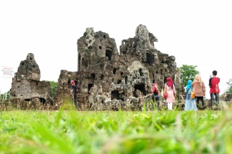 Taman Sari Gua Sunyaragi Cirebon