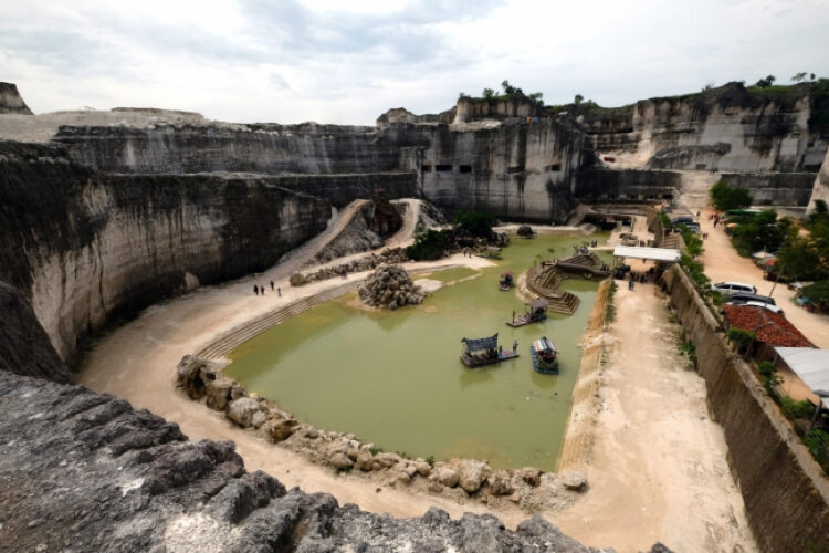 Menikmati Pesona Bukit Jaddih Madura