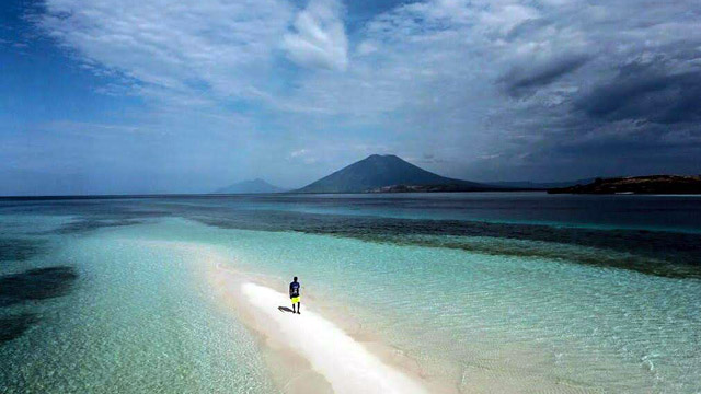 Indahnya Sunset Di Meko Pasir Timbul Di Tengah Laut Flores Timur