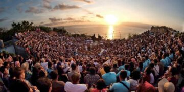 Epos Ramayana dalam Balutan Sunset di Uluwatu, Bali