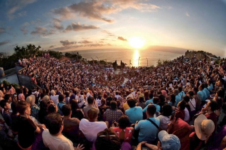 Epos Ramayana dalam Balutan Sunset di Uluwatu, Bali