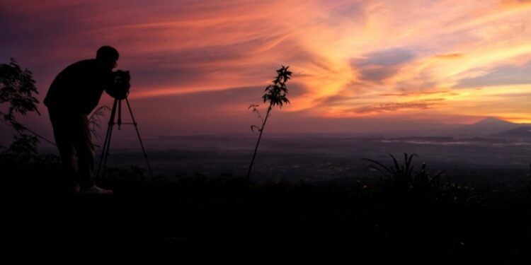 Kejarlah Semburat Matahari Pagi di Sukageuri View