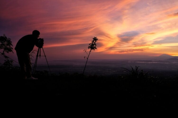 Kejarlah Semburat Matahari Pagi di Sukageuri View