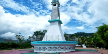 Tugu Khatulistiwa Parigi Moutong