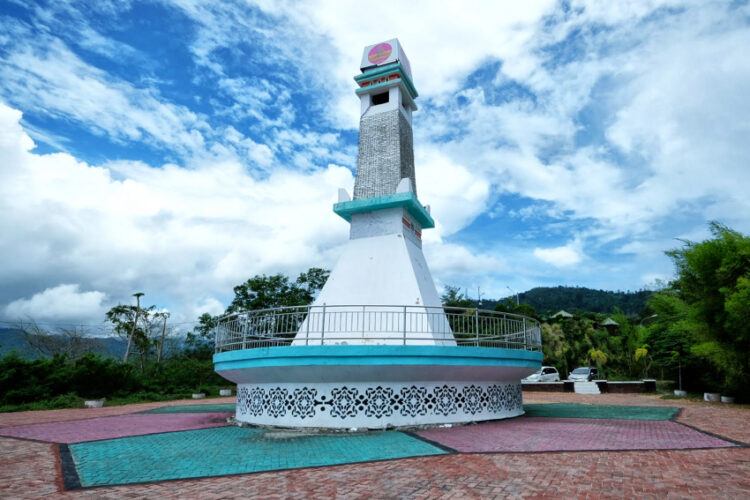 Tugu Khatulistiwa Parigi Moutong