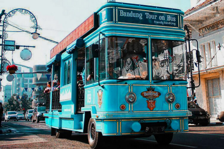 Ayo Susuri Bandung Pakai Bandros