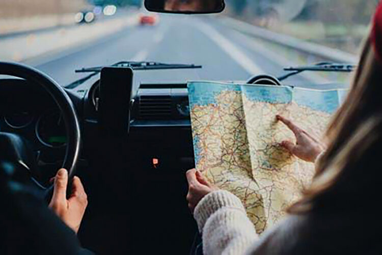 Ingin Road Trip Berkesan? Jangan Lupa 4 Barang Ini