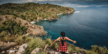Pantai Pulisan, Pemandangan Komplet Pantai dan Bukit Savanna