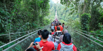 Uji Nyali Lintasi Suspension Bridge Situgunung Bersama Komunitas Indonesia Trip