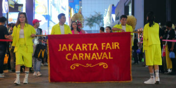 Dengan Kostum Unik, Peserta Parade Karnaval Hibur Pengunjung Jakarta Fair 2022
