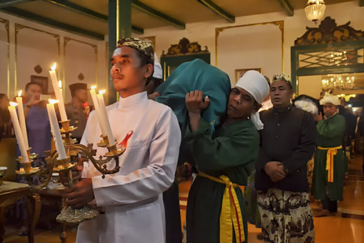 Kasultanan Kanoman Cirebon, Jawa Barat, Gelar Tradisi Panjang Jimat