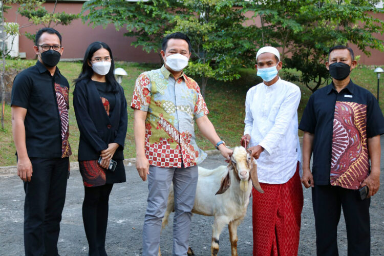 ASTON Sentul Lake Resort & Conference Center, Rayakan Idul Adha Lewat Berbagi Hewan Qurban