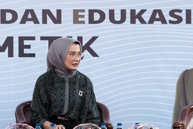 Arzeti Bilbina, Kosmetik yang Baik Tentukan Kesehatan Fisik