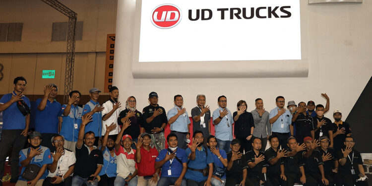 UD Trucks Berikan Pelatihan Mengemudi di GIIAS 2022