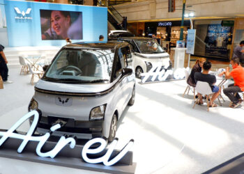 Wuling Air ev Sapa Masyarakat Ibu Kota Jakarta di Mall Puri Indah