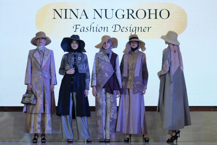 Hadirkan Ecoprint Bertema ‘Querencia’, Nina Nugroho Pentaskan 10 Looks Tegas Nan Elegan