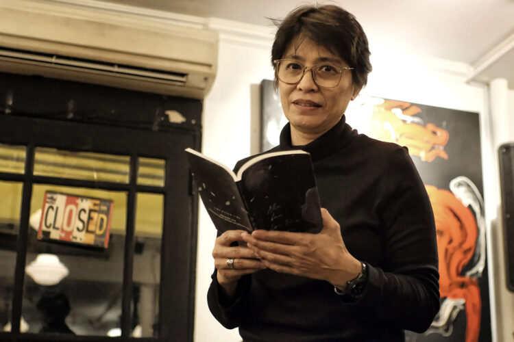 “Aku dan Bukan Dia”, Sebuah Perjalanan Bathin Elena Zachnas Dalam Kumpulan Bait Puisi 3 Babak