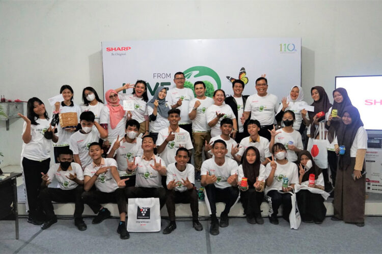 Sharp Indonesia Ajak Kaum Muda Peduli Terhadap Lingkungan Dengan Daur Ulang Sampah Plastik