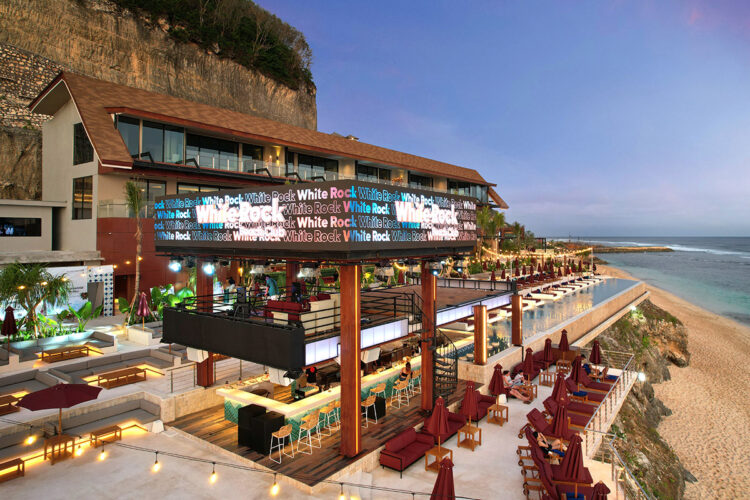 Nikmati Sensasi Termewah di White Rock Beach Club Pantai Melasti, Ungasan