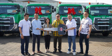 Tandai Penutupan Tahun 2022, UD Trucks Serah Terimakan 32 Unit Quester Euro 5