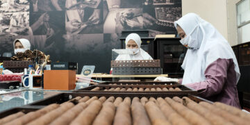 BIN Cigar Jadi Cerutu Kelas Dunia Karena Sentuhan Perempuan