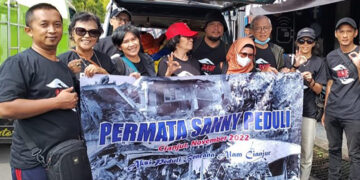 Tunjukkan Kepedulian, “Permata Sanny Peduli” Berikan Bantuan di Dua Desa Korban Gempa Cianjur