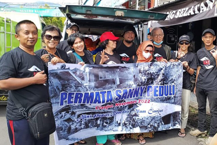 Tunjukkan Kepedulian, “Permata Sanny Peduli” Berikan Bantuan di Dua Desa Korban Gempa Cianjur