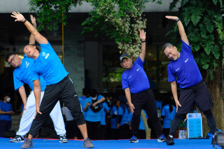 Mendag Zulkifli Hasan Lakukan Senam Pagi Bersama Ribuan Pegawai Kemendag