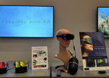 Sharp Kembangkan Prototipe Smartphone – Connectable Head – Mounted Display Untuk VR