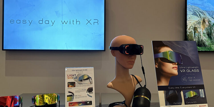 Sharp Kembangkan Prototipe Smartphone – Connectable Head – Mounted Display Untuk VR