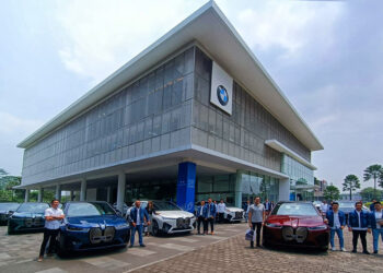 BMW Astra Lakukan Serah Terima 17 Unit BMW iX Pertama Di Indonesia