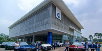 BMW Astra Lakukan Serah Terima 17 Unit BMW iX Pertama Di Indonesia