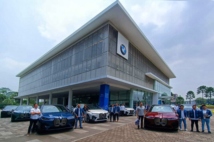 BMW Astra Lakukan Serah Terima 17 Unit BMW iX Pertama Di Indonesia
