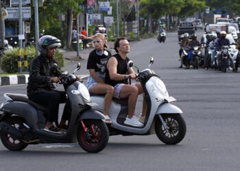 Menparekraf Dukung Penindakan Tegas Wisman yang Langgar Aturan