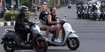 Menparekraf Dukung Penindakan Tegas Wisman yang Langgar Aturan