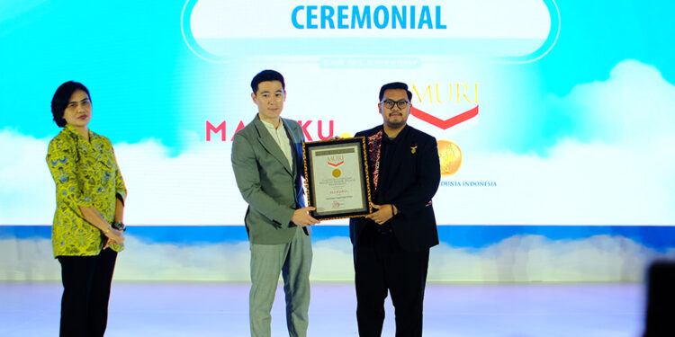 MAKUKU Raih 2 Rekor MURI Sebagai Popok Bayi Tertipis dan Popok Bayi Anti Gumpal Pertama di Indonesia