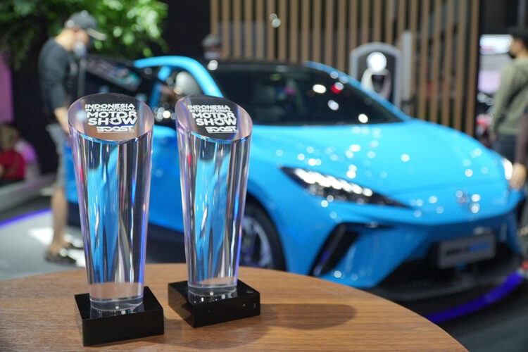 MG Cetak Hattrick, Borong Penghargaan The Most Favorite EV Car untuk MG4 EV dan The Most Favourite Best Booth di IIMS 2023