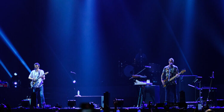 Weezer Hadir Pukau Penonton Soundrenaline 2022