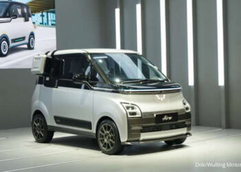 Wuling Tampilkan Dua Unit Special Display Kendaraan Listriknya di IIMS 2023