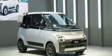 Wuling Tampilkan Dua Unit Special Display Kendaraan Listriknya di IIMS 2023