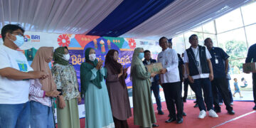 Berbagi Bahagia Bersama BRI Group Bagikan 1000 Paket Sembako