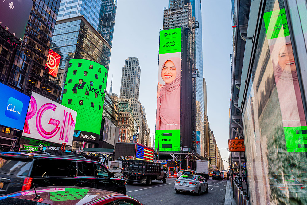 Bawa Musik Hyperlocal Indonesia Pada Dunia, Woro Widowati Nongol di New York Times Square
