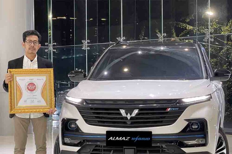 Wuling Almaz Hybrid Raih Predikat Indonesia Digital Popular Brand untuk Kategori SUV